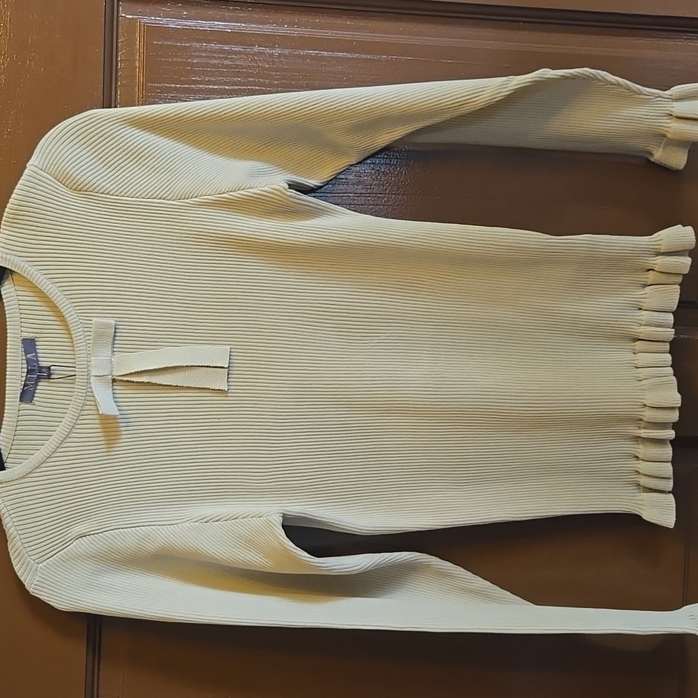 Mila-Tan fitted pullover knit top with bow at top center and ruffles Sz M NWT.
